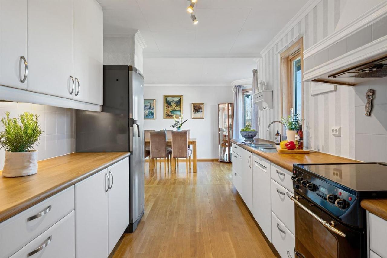 Large Home In Sola Tananger ภายนอก รูปภาพ